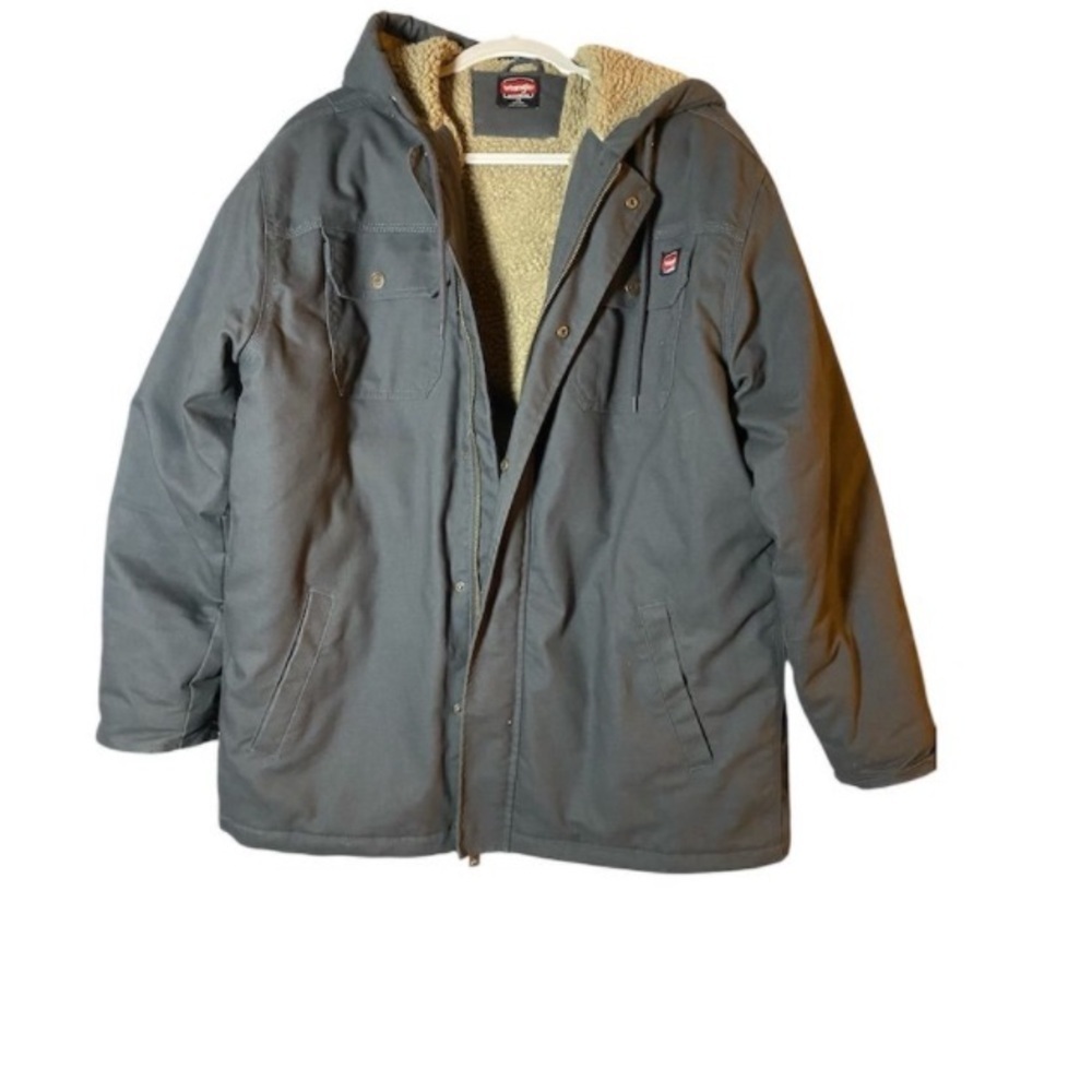 Wrangler Men's Quilted Gray Sherpa-Lined
Hooded Jacket Size Large